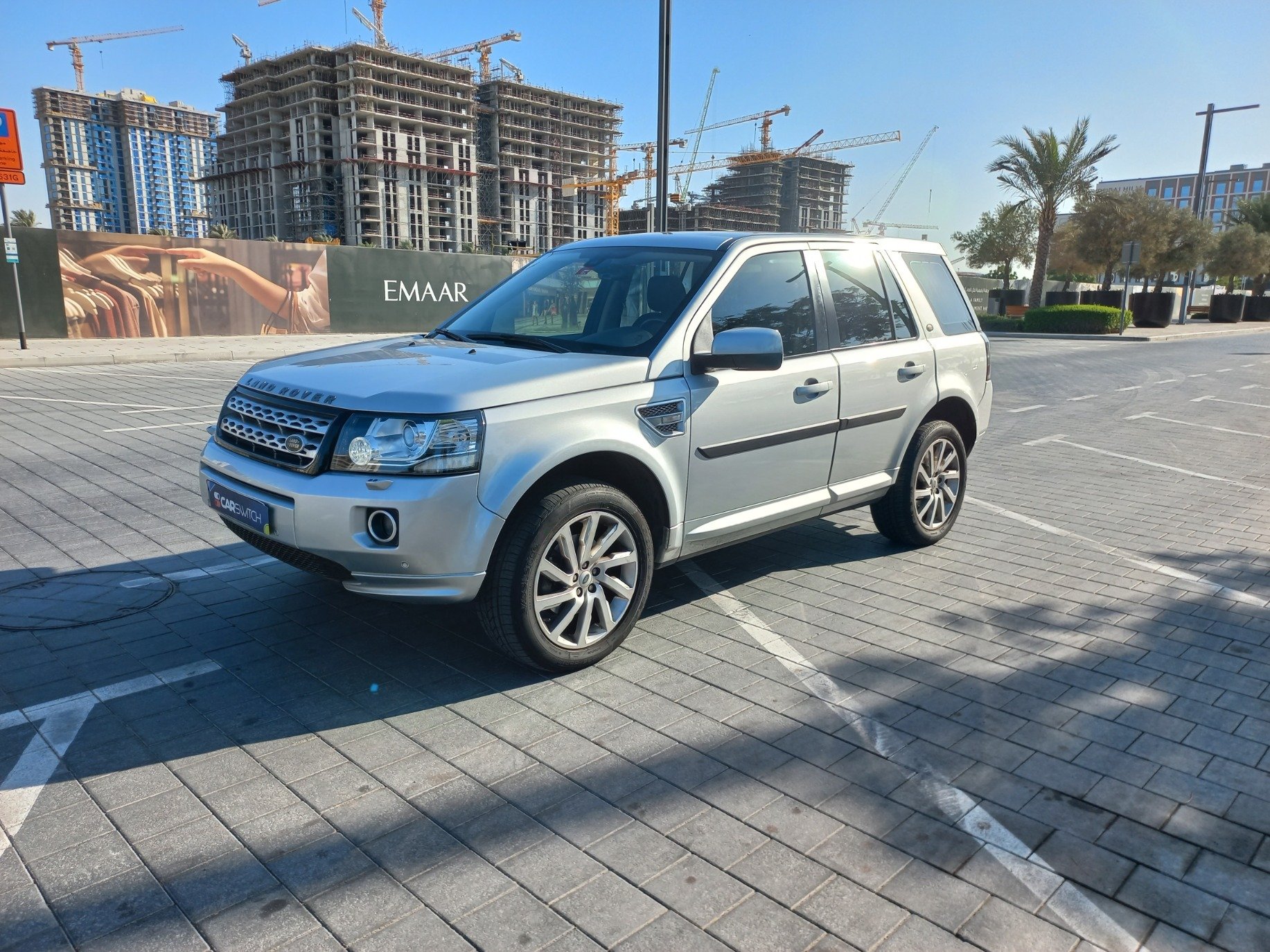 Used 2014 Land Rover LR2 for sale in Dubai